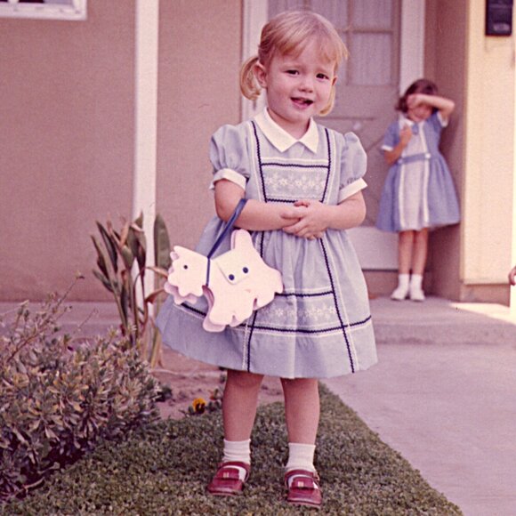 Meet your Posher, Kay - Picture 2 of 3